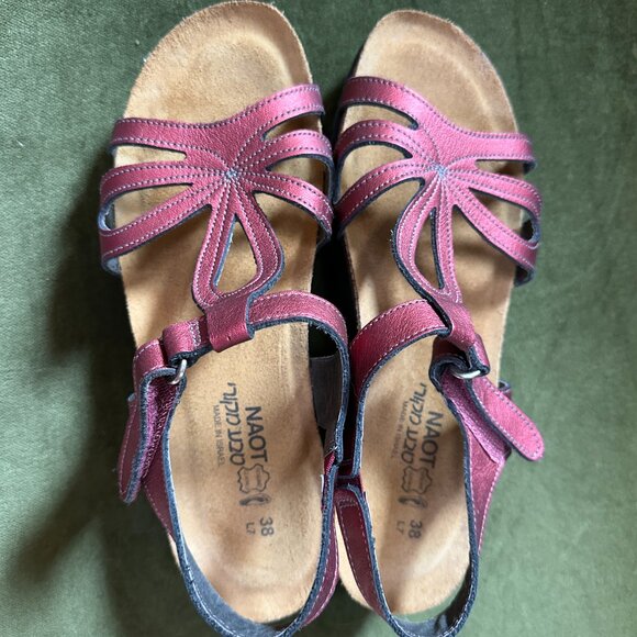 Naot LIKE NEW Rachel Shimmery Red Sandals Size 38 - Picture 9 of 9